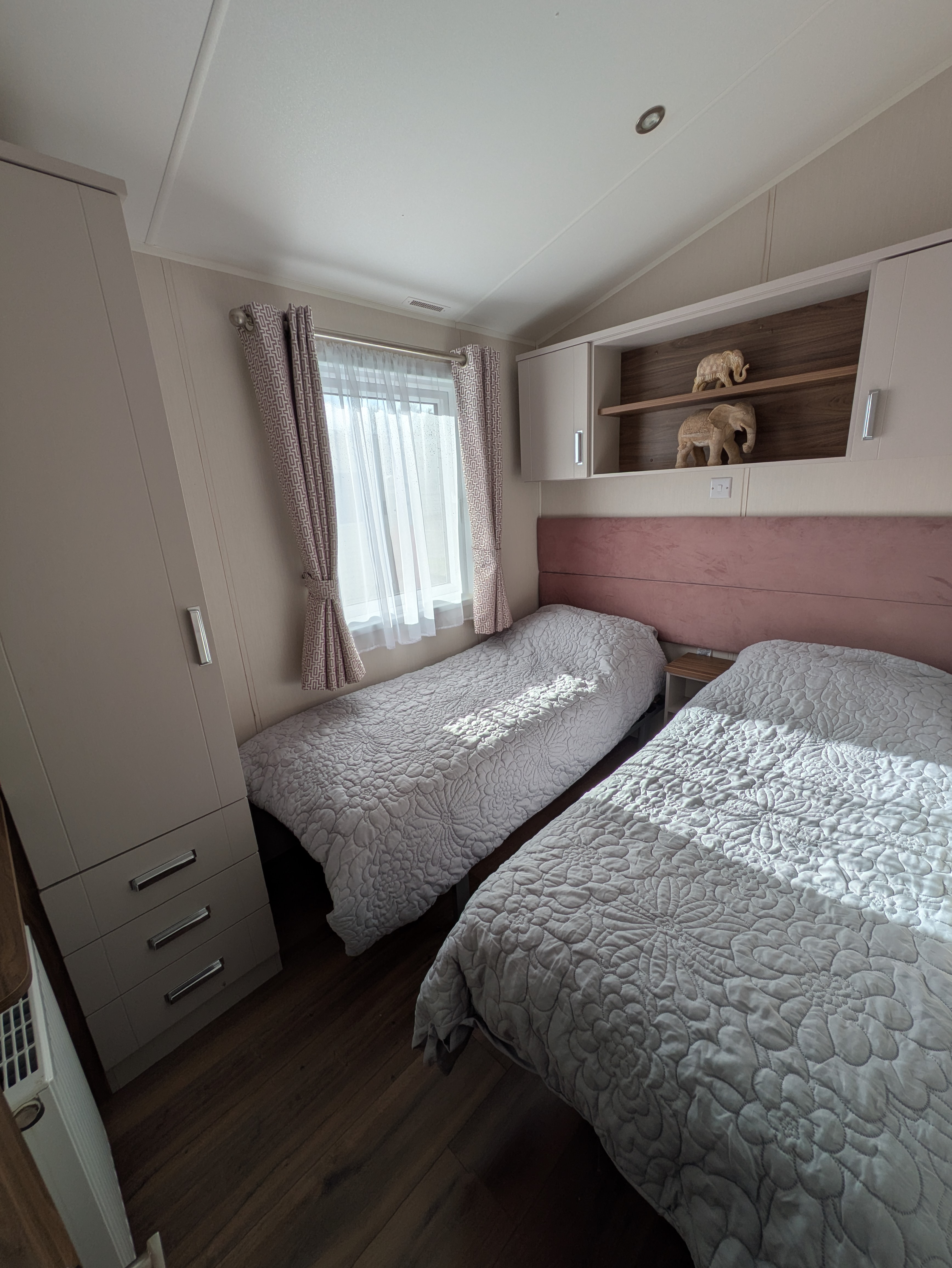 Twin bedroom